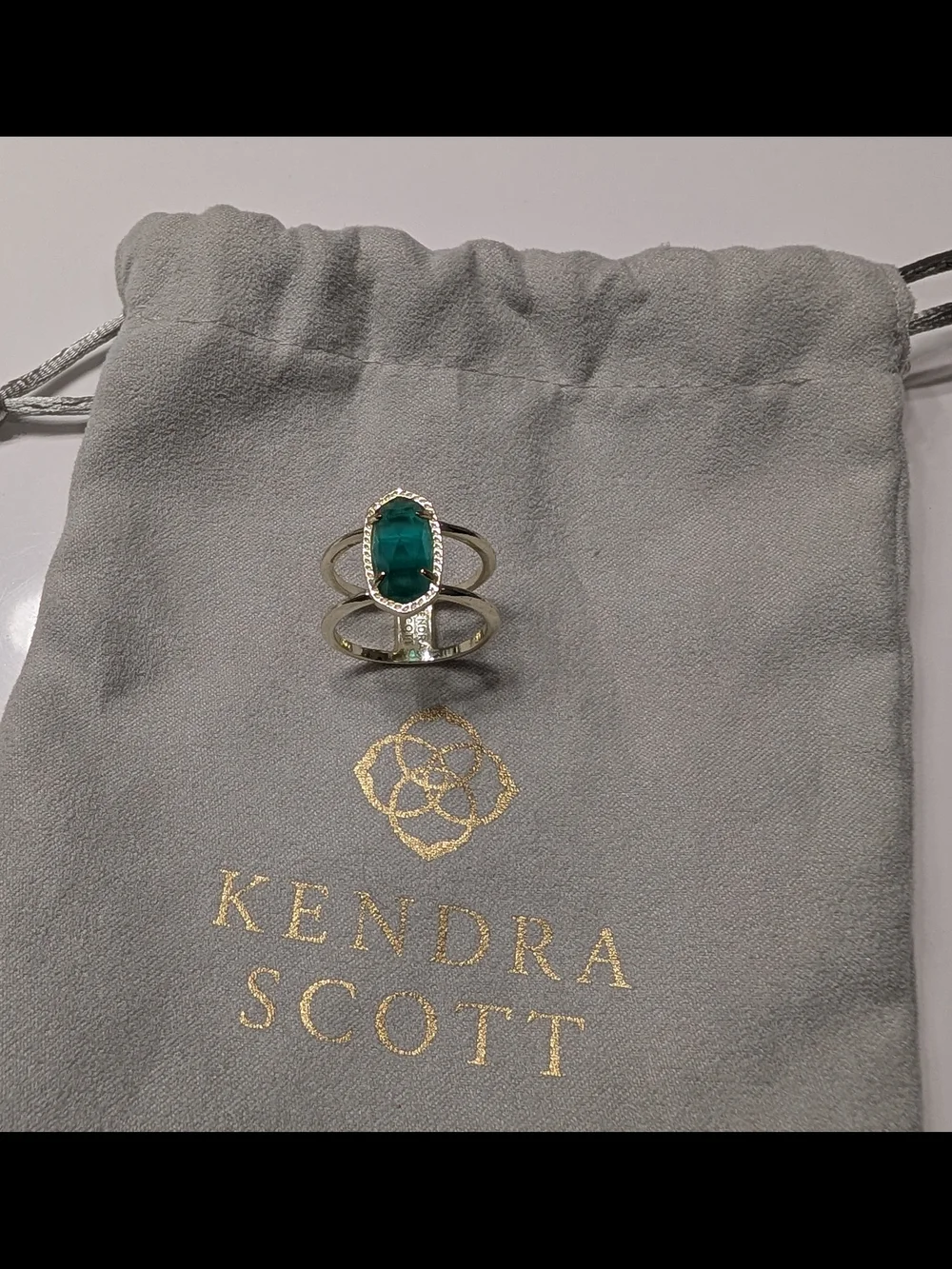 Kendra Scott Green Glass Stone Ring in Gold Tone Size 9
